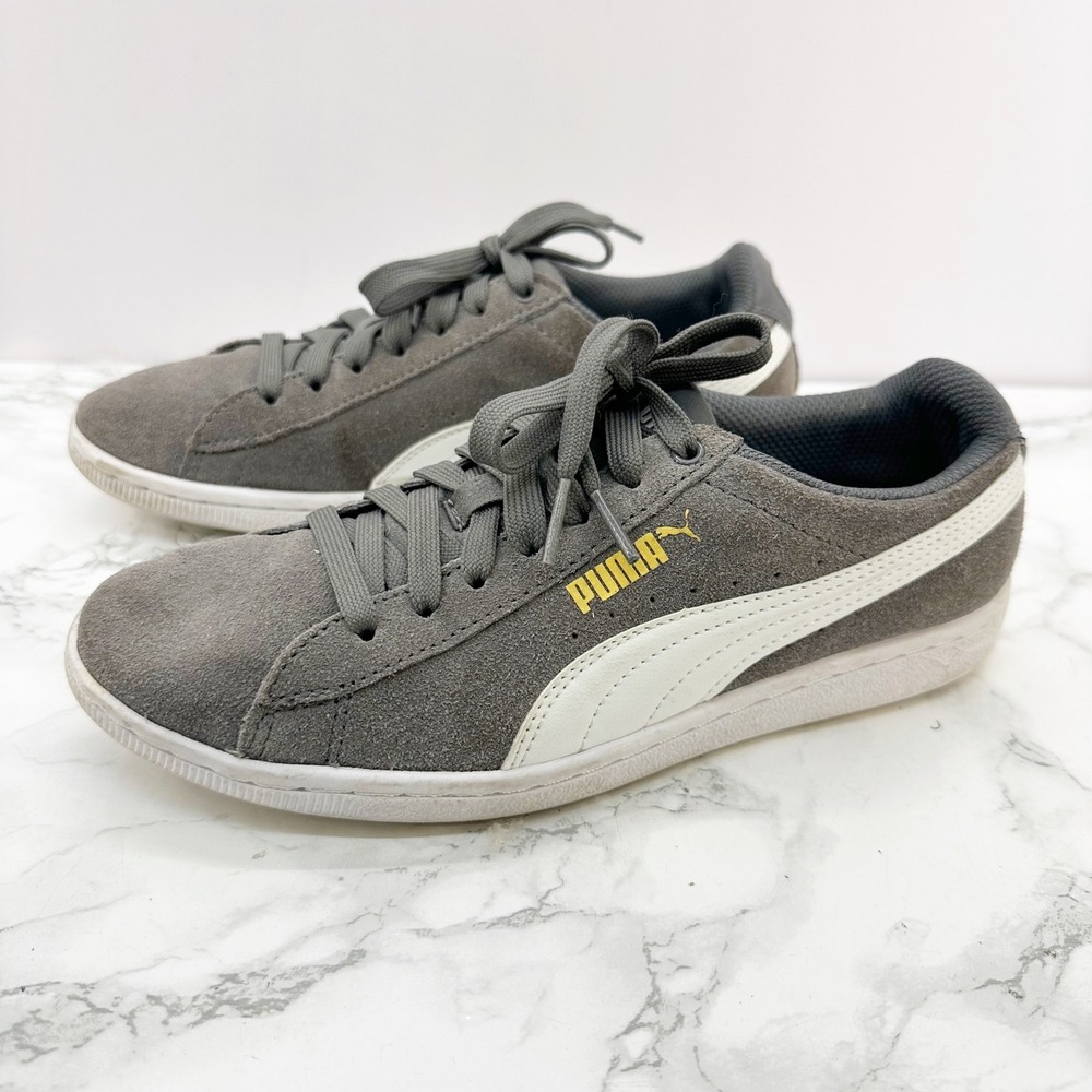Puma Vikky v2 Suede Sneakers Womens 6.5โ Grey Good Low Top Classic Shoes